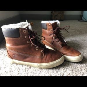 Size 6.5 distressed leather Timberland boots